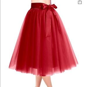 NWOT red knee length tulle layered tulle skirt size L